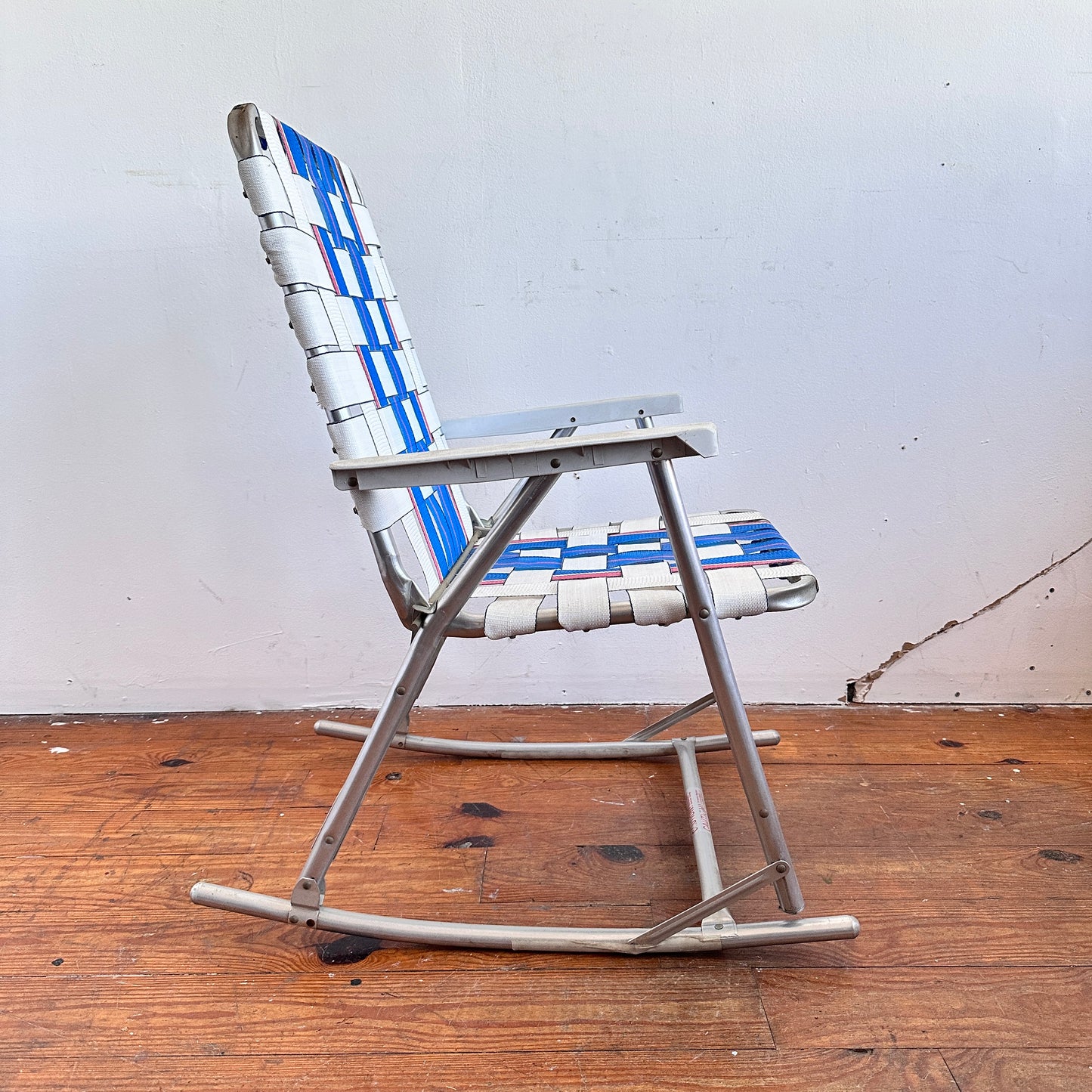 FC040 BLUE, WHITE & PINK STRIPED ROCKING LAWN CHAIR