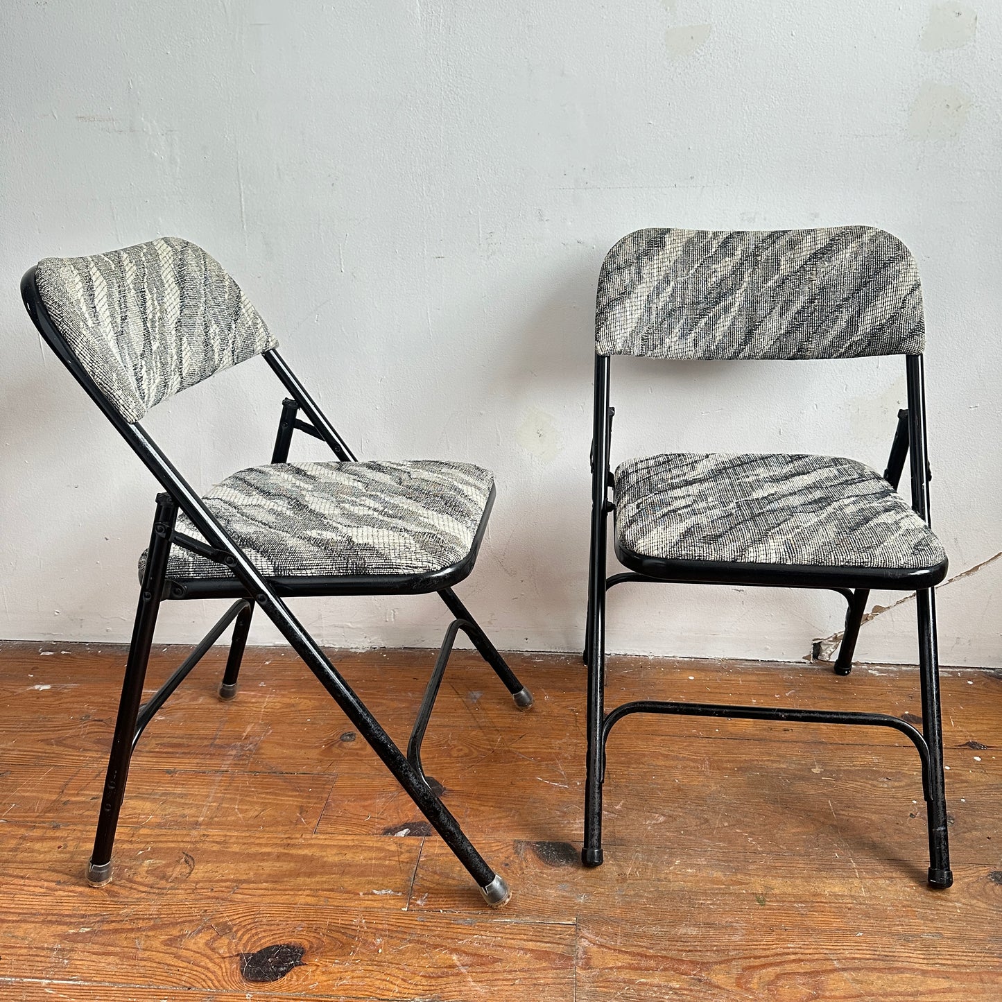 FC045 BLACK UPHOLSTERED FOLDING CHAIRS