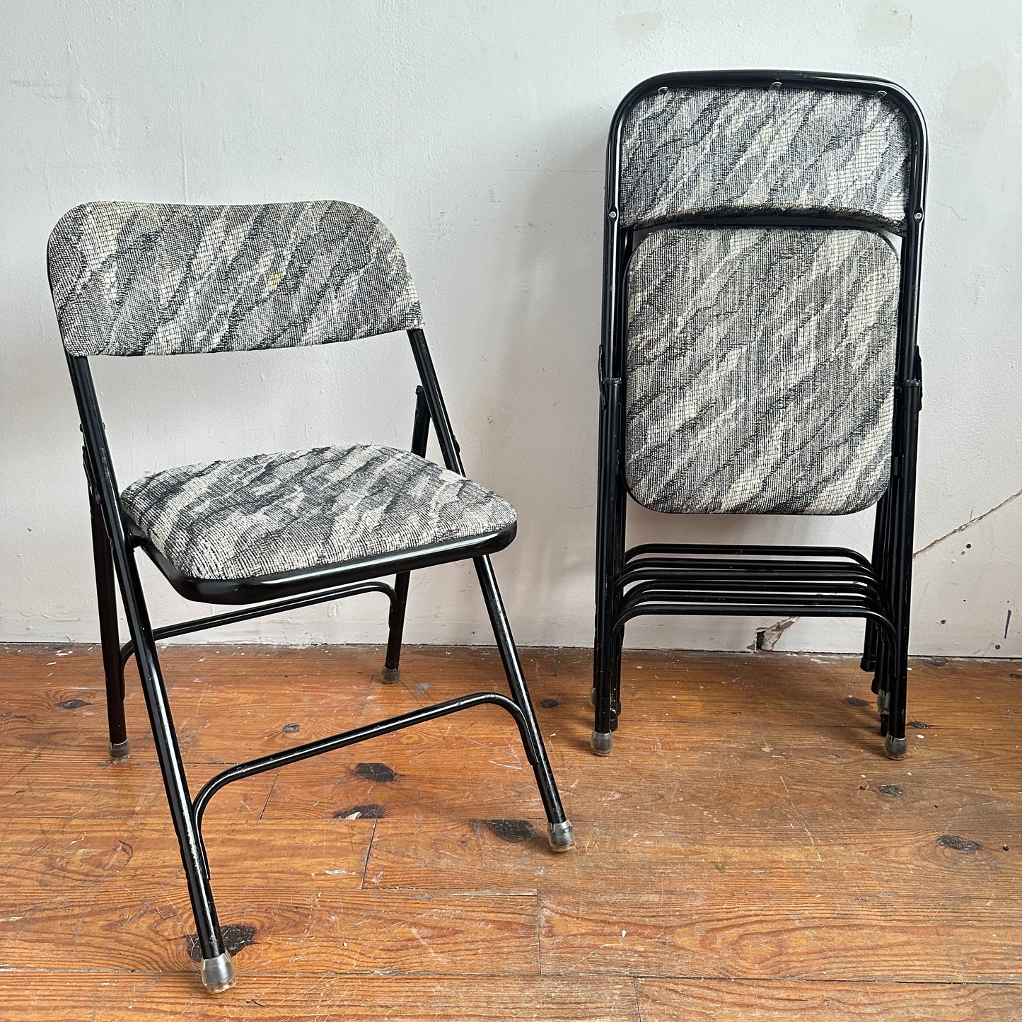 FC045 BLACK UPHOLSTERED FOLDING CHAIRS
