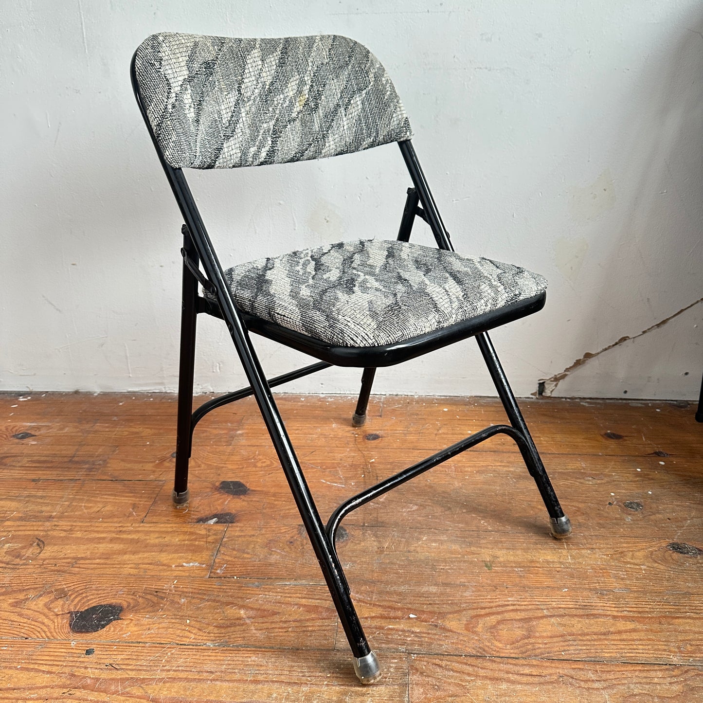 FC045 BLACK UPHOLSTERED FOLDING CHAIRS