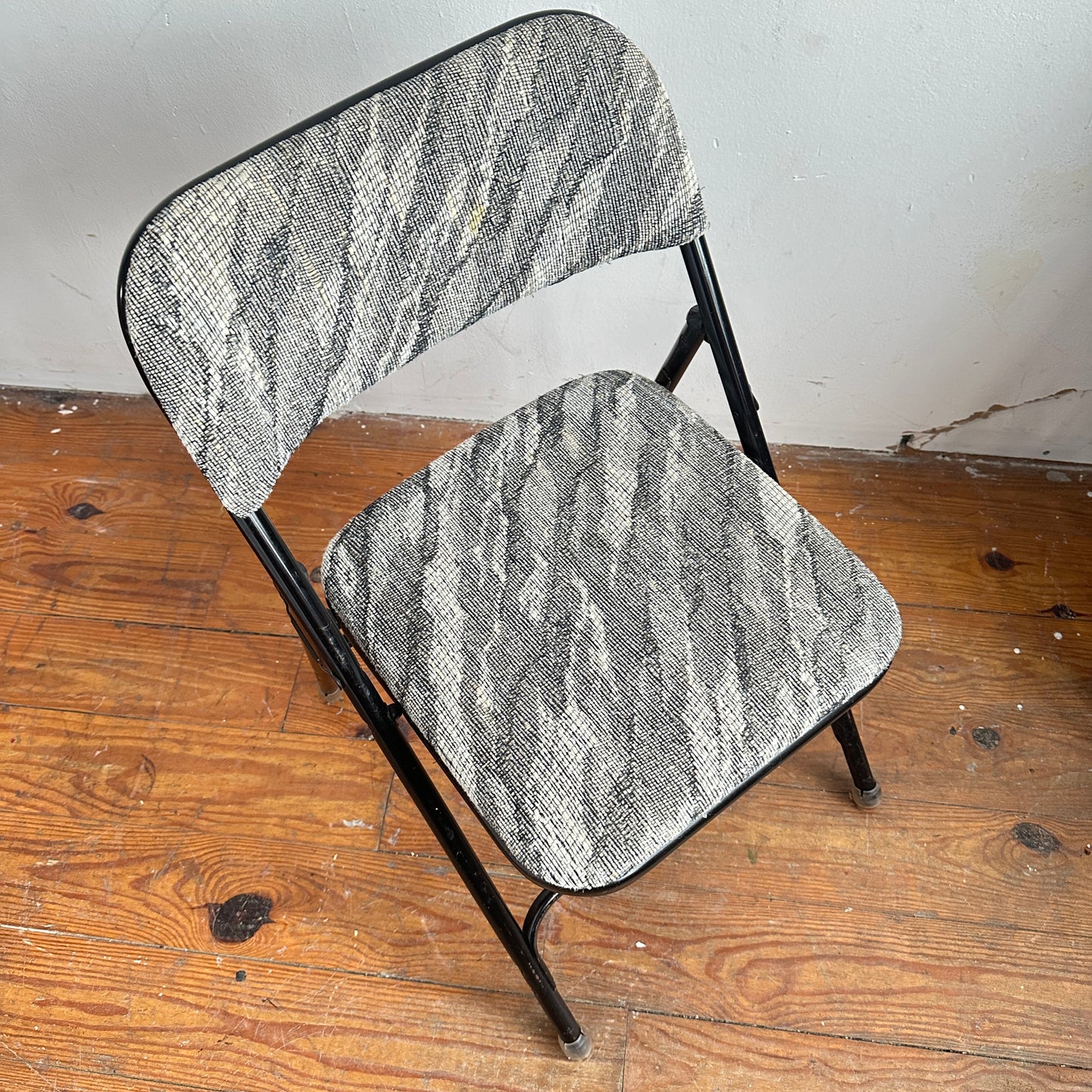FC045 BLACK UPHOLSTERED FOLDING CHAIRS