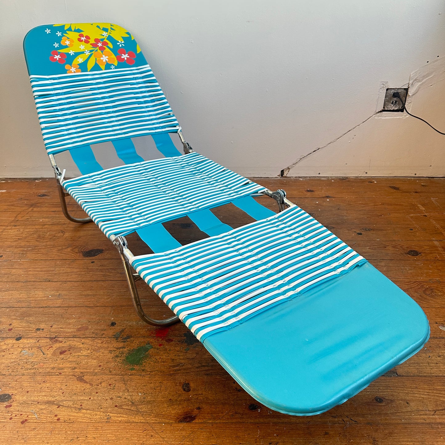 FC048 BLUE & WHITE STRIPED BEACH LOUNGER