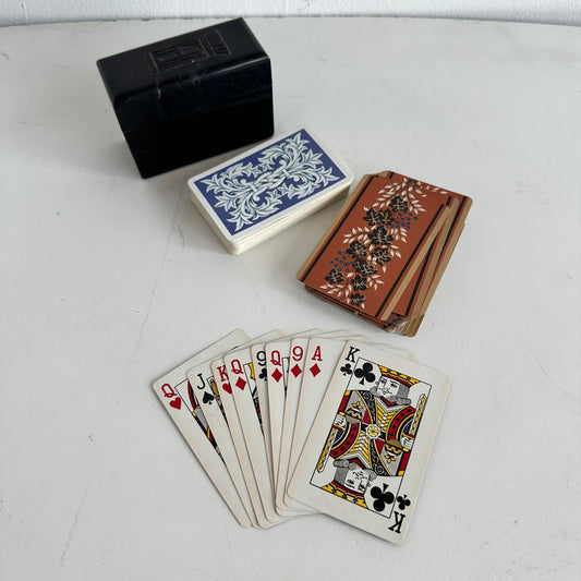 GT004 DOUBLE SET OF FLORAL PLAYING CARDS
