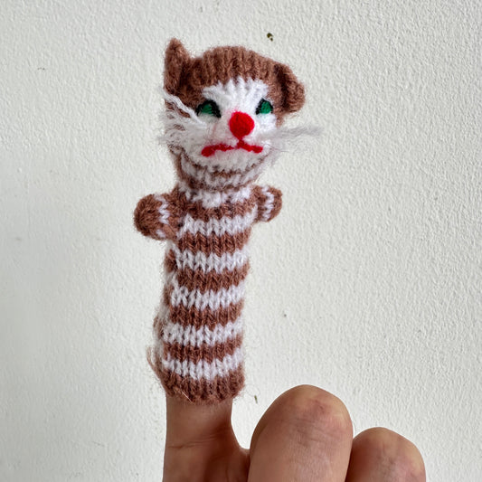 GT010 MR ATTITUDE KITTEN FINGER PUPPET