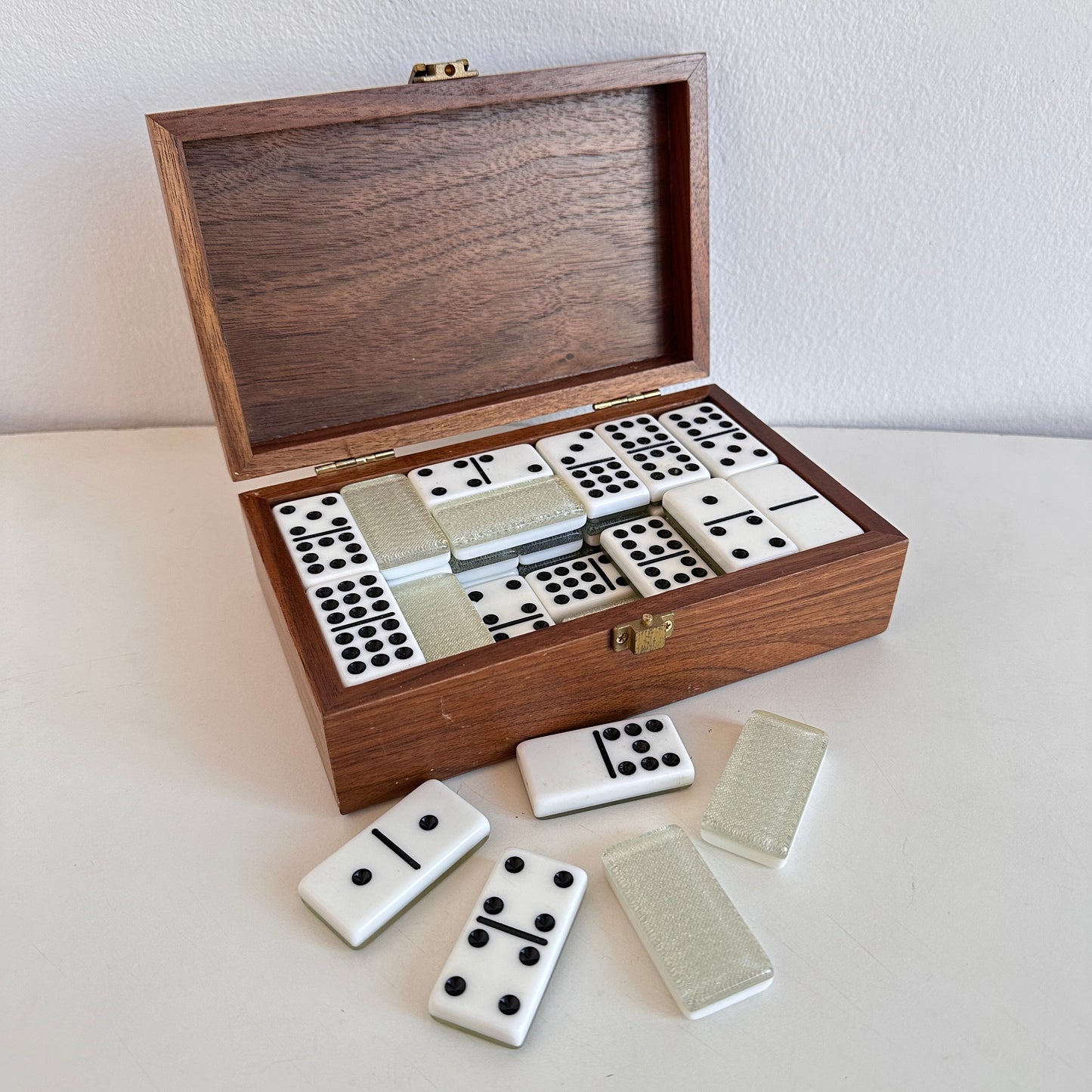 GT021 SPARKLE DOMINOES
