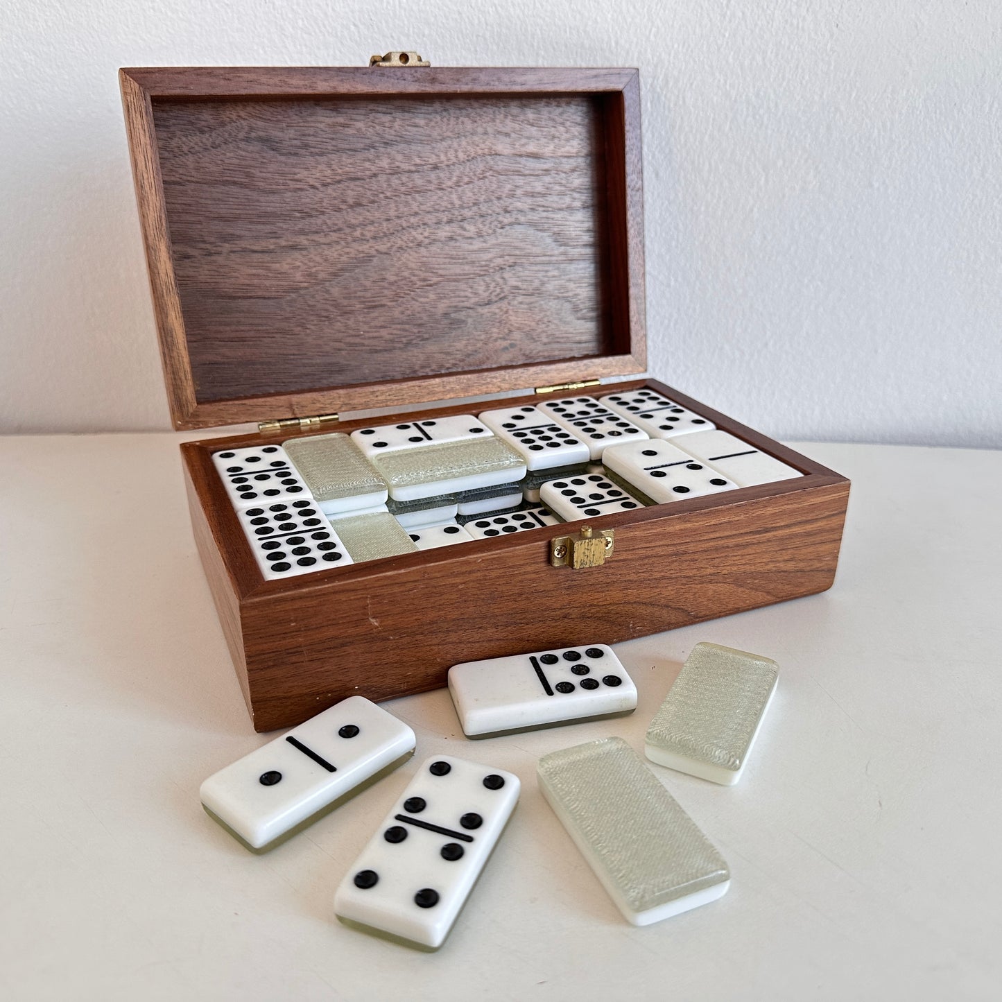 GT021 SPARKLE DOMINOES