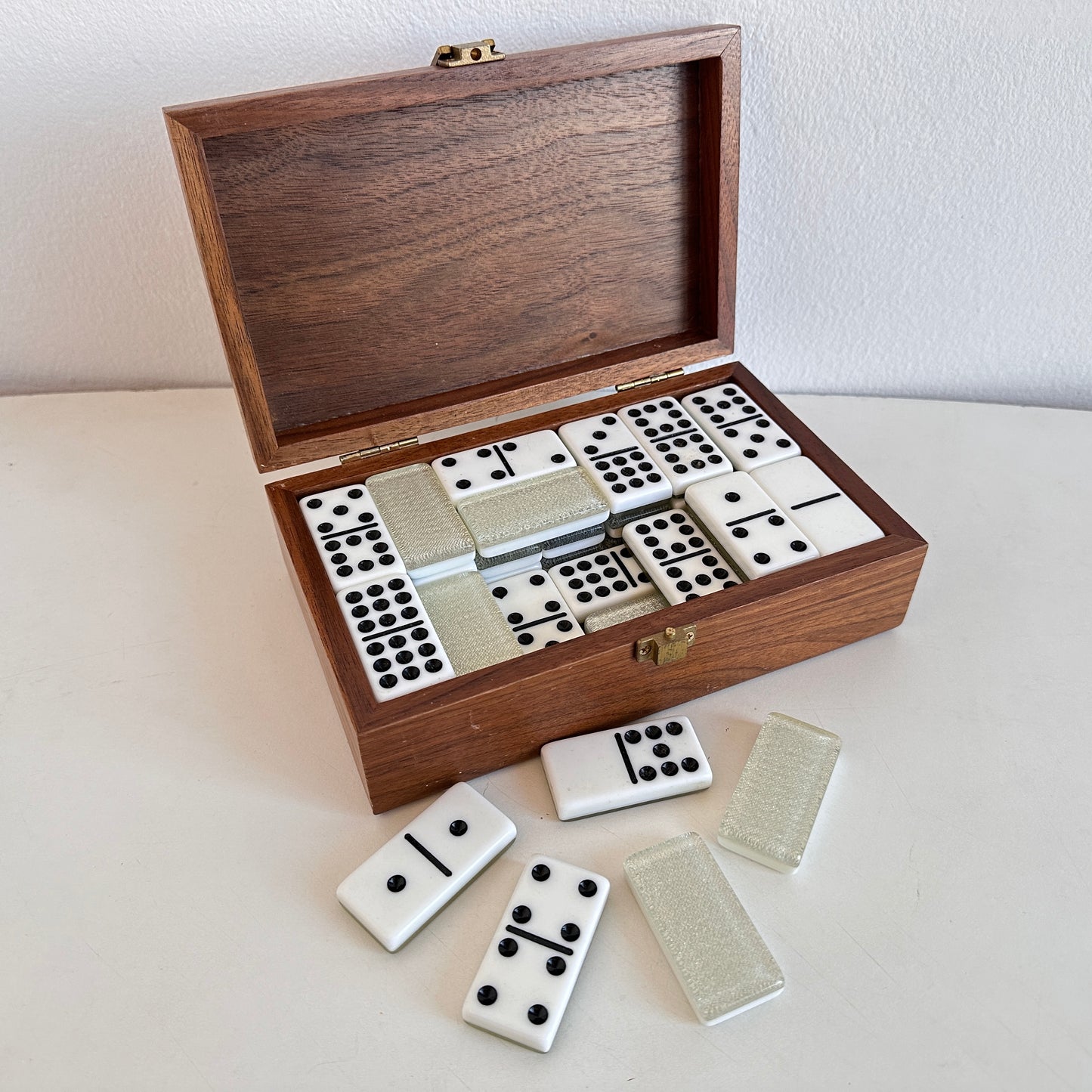 GT021 SPARKLE DOMINOES