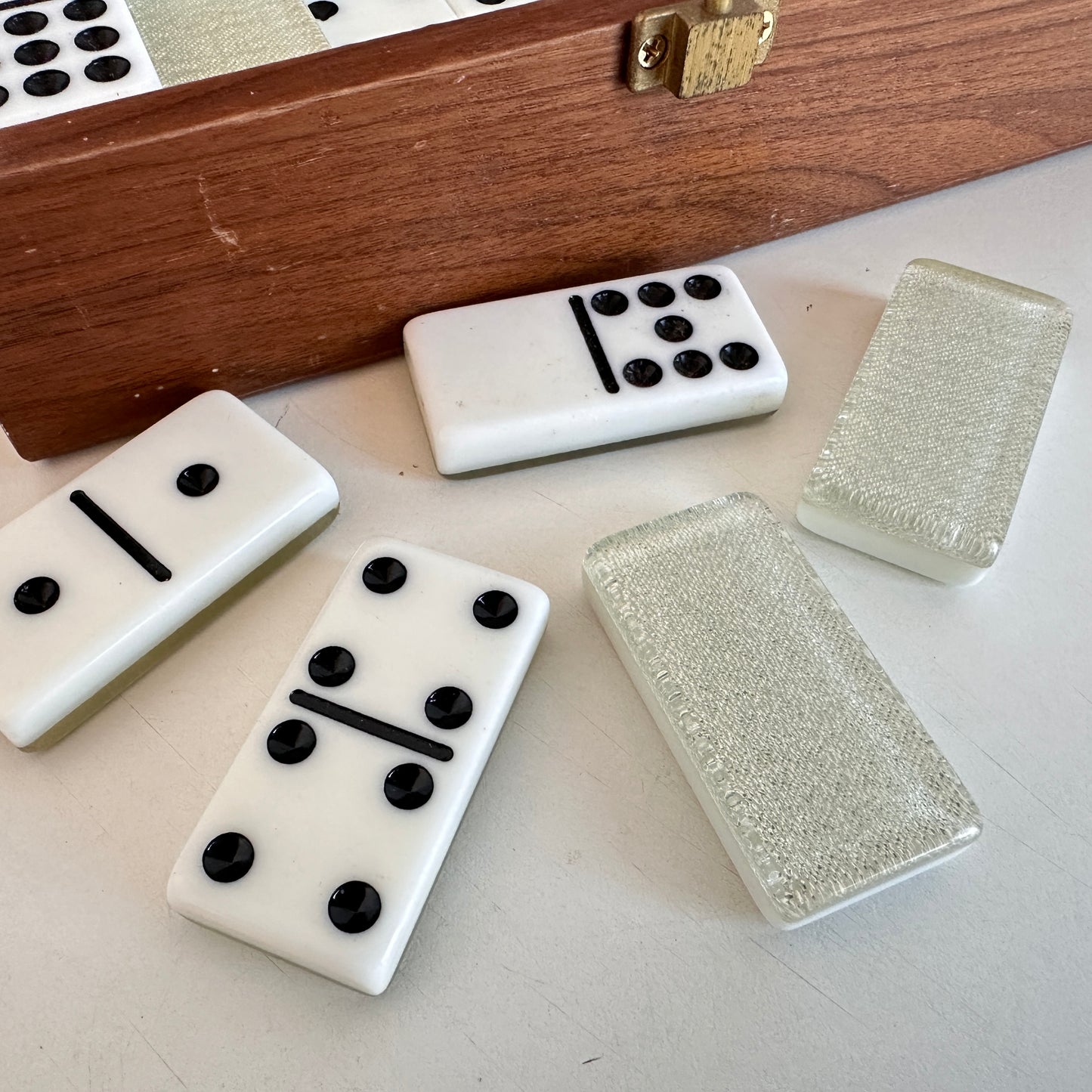 GT021 SPARKLE DOMINOES