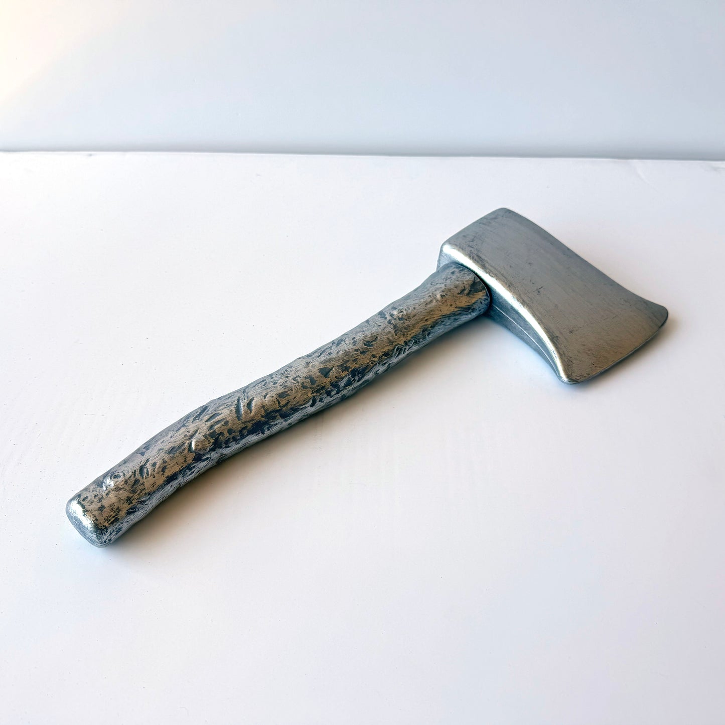 GT022 SILVER PLASTIC AXE