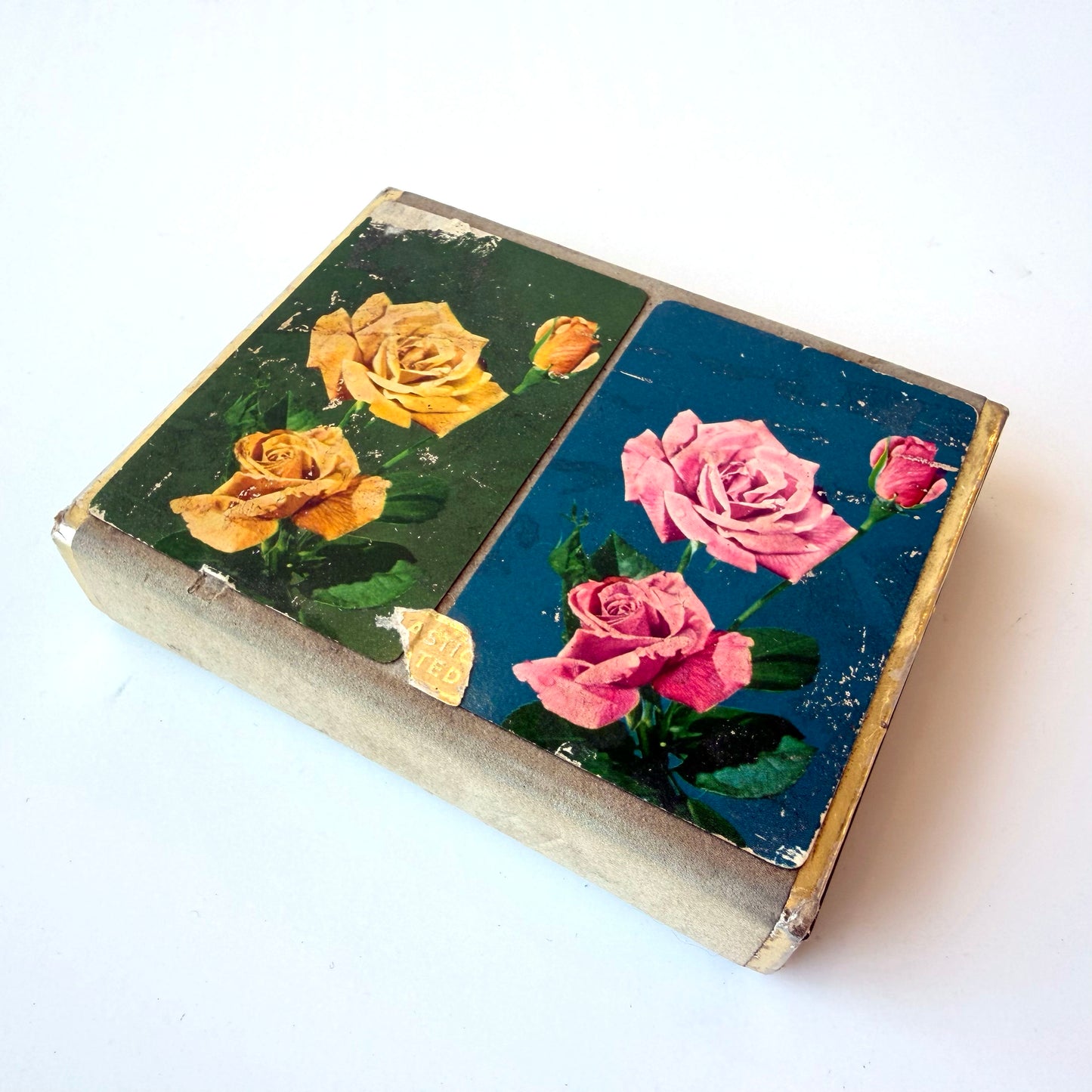 GT024 VINTAGE DOUBLE SET ROSE PLAYING CARDS