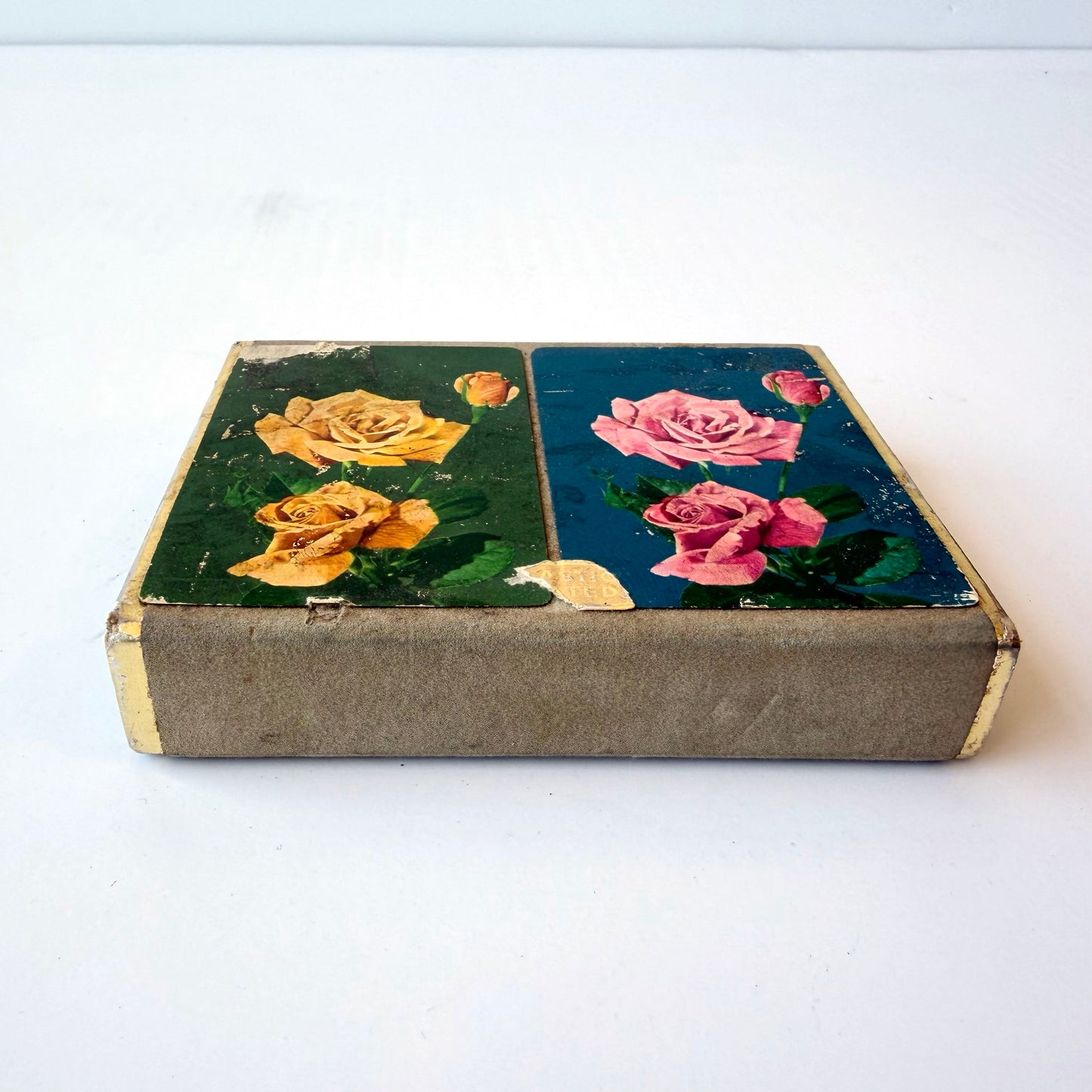 GT024 VINTAGE DOUBLE SET ROSE PLAYING CARDS