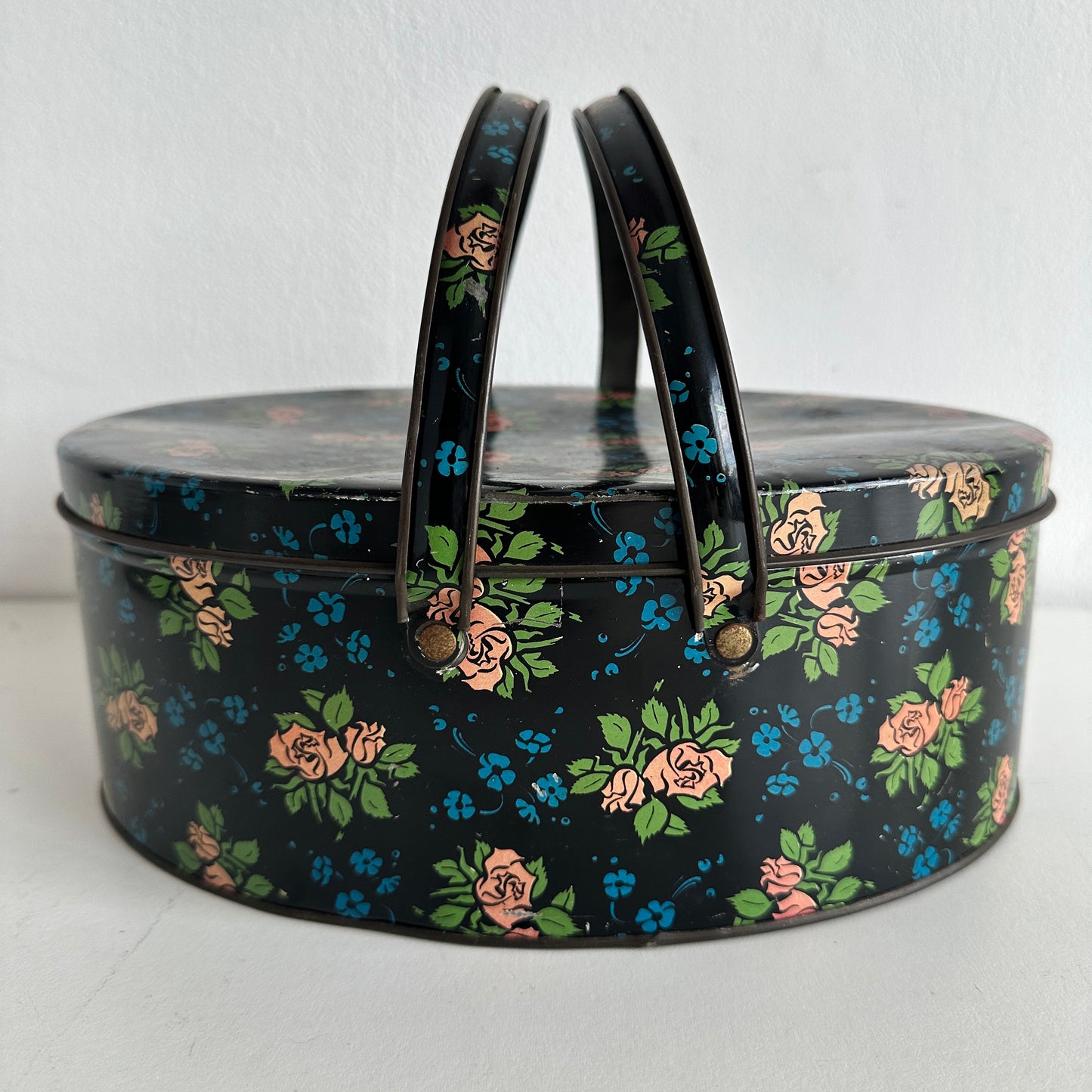HC002 GRANDMA'S FLORAL SEWING KIT