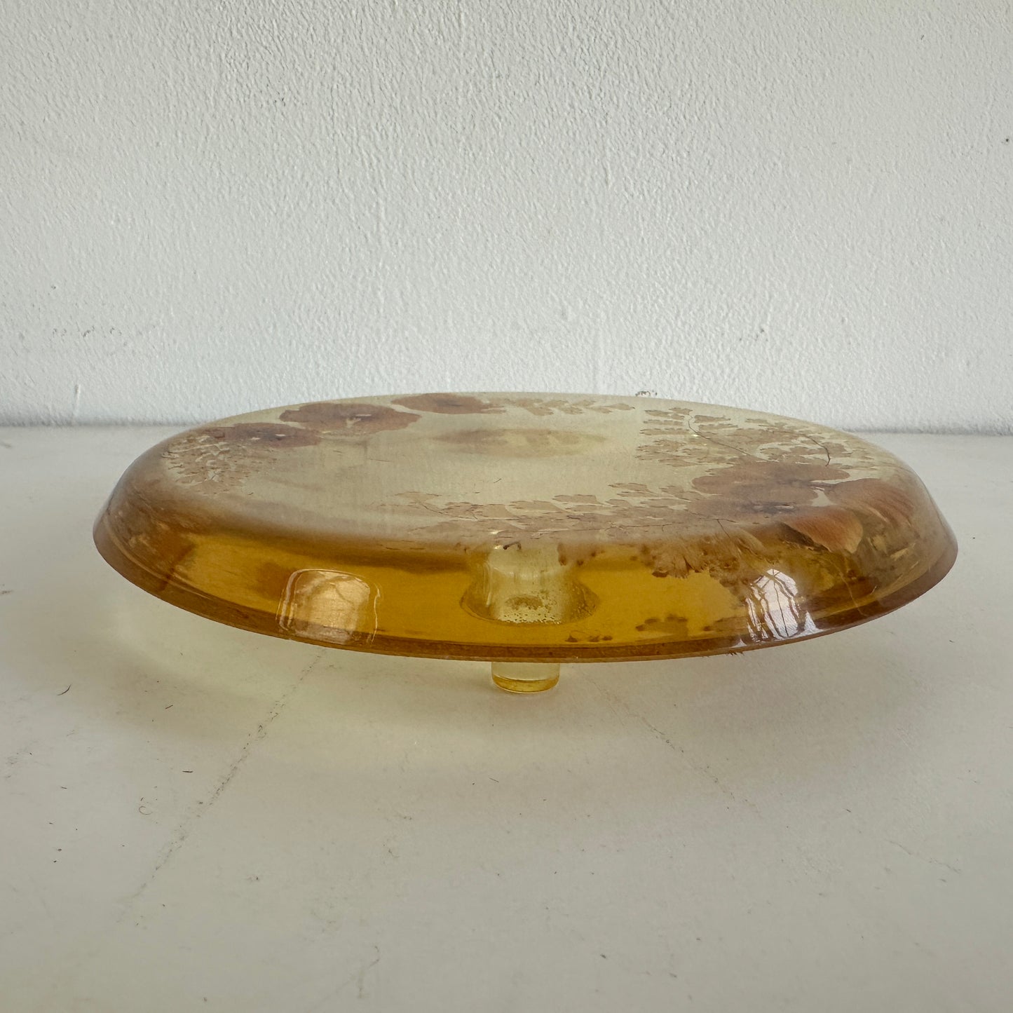 KT016 AMBER FLORAL RESIN TRIVET