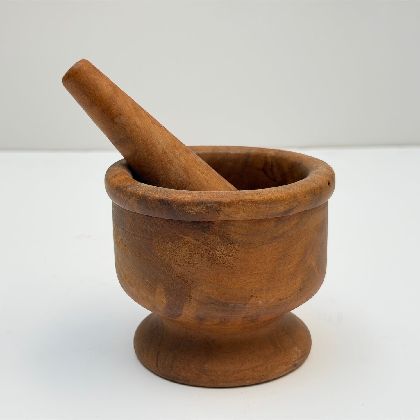KT029 CARVED WOOD PESTLE & MORTAR