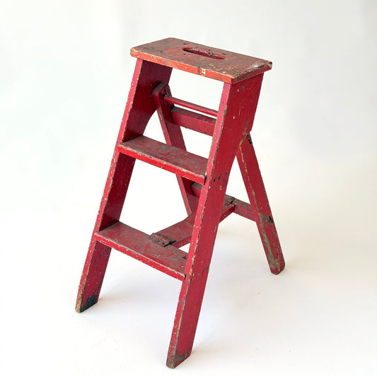 LA001 SHORT RED LOADER LADDER