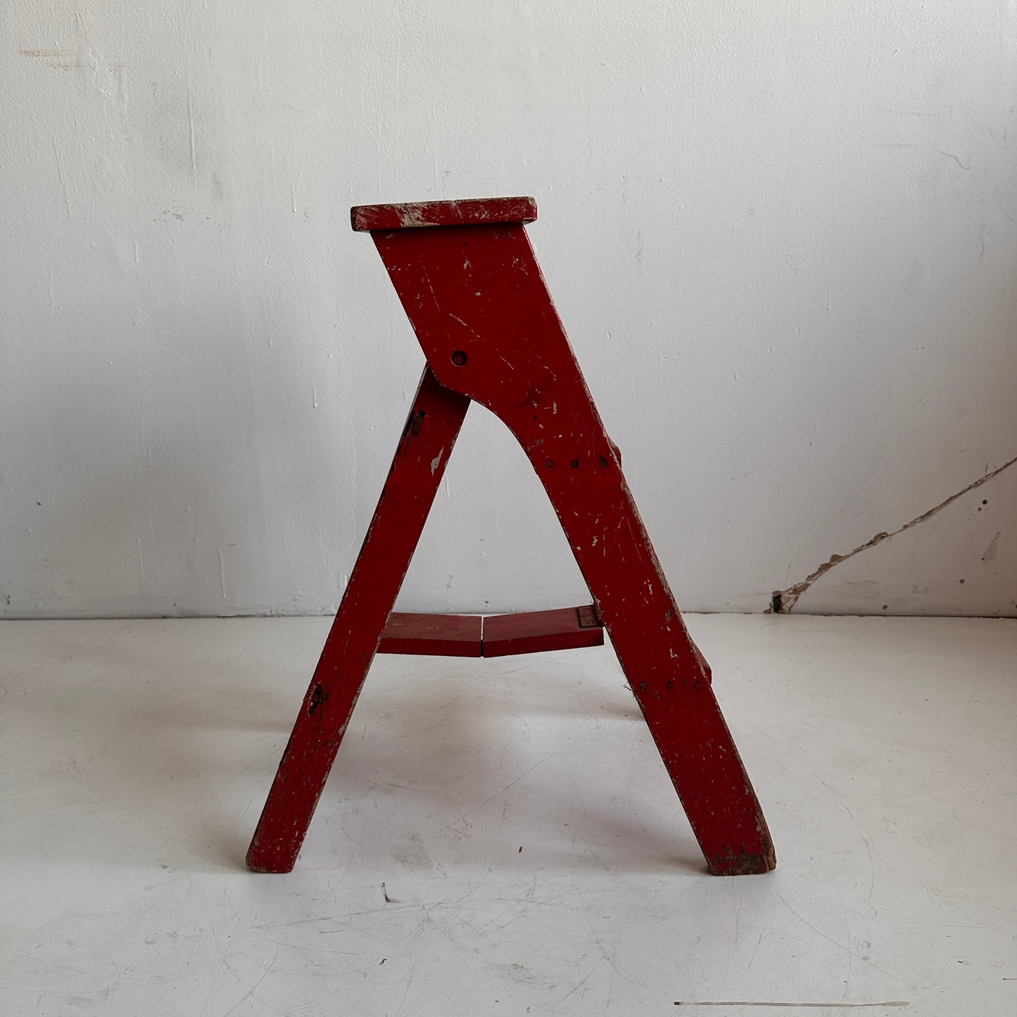 LA001 SHORT RED LOADER LADDER