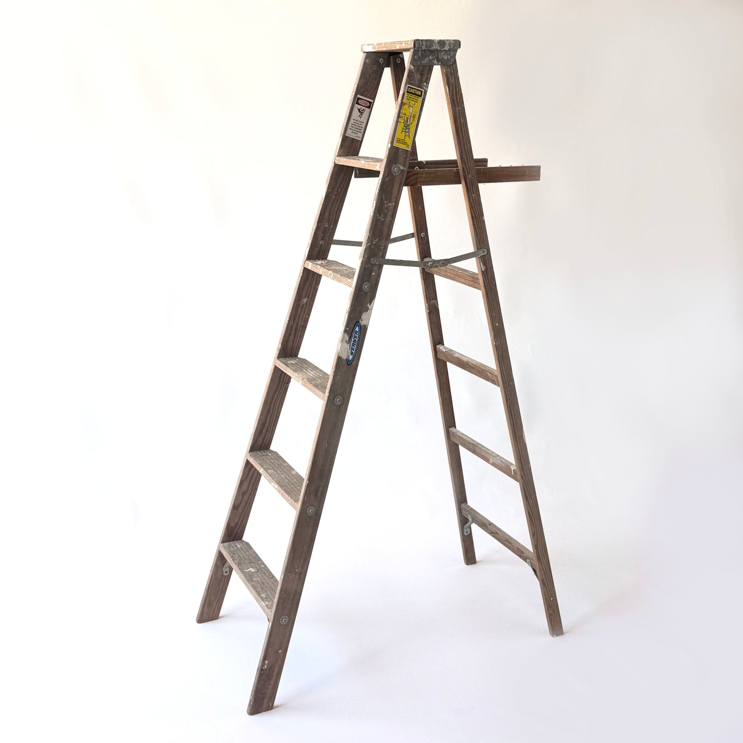 LA004 LIGHT BROWN DISTRESSED 6-STEP LADDER