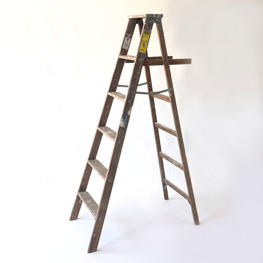 LA004 LIGHT BROWN DISTRESSED 6-STEP LADDER