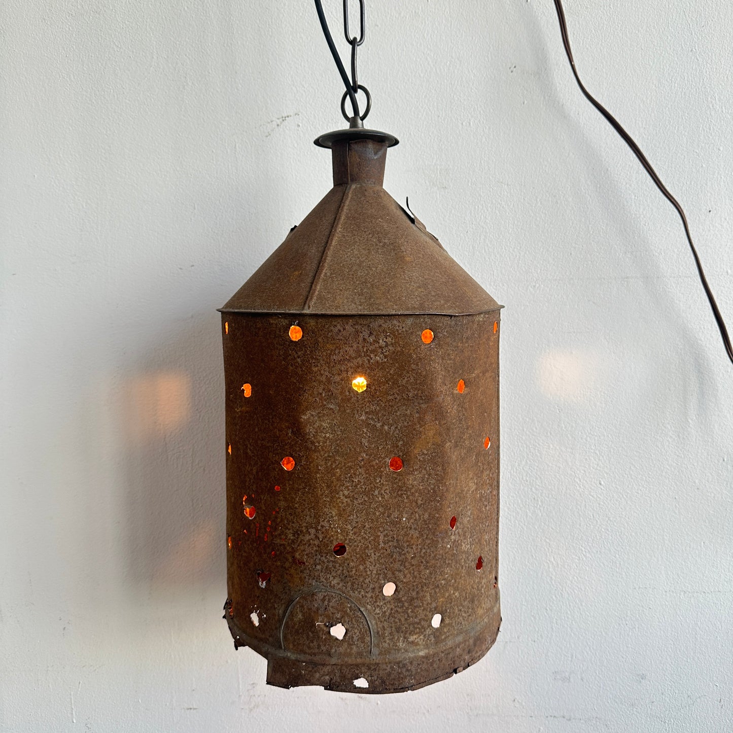 LI028 ANTIQUE RUSTY TIN PENDANT LAMP
