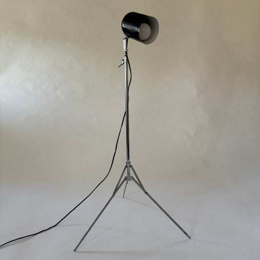 LI033 VINTAGE TELESCOPING TRIPOD LAMP