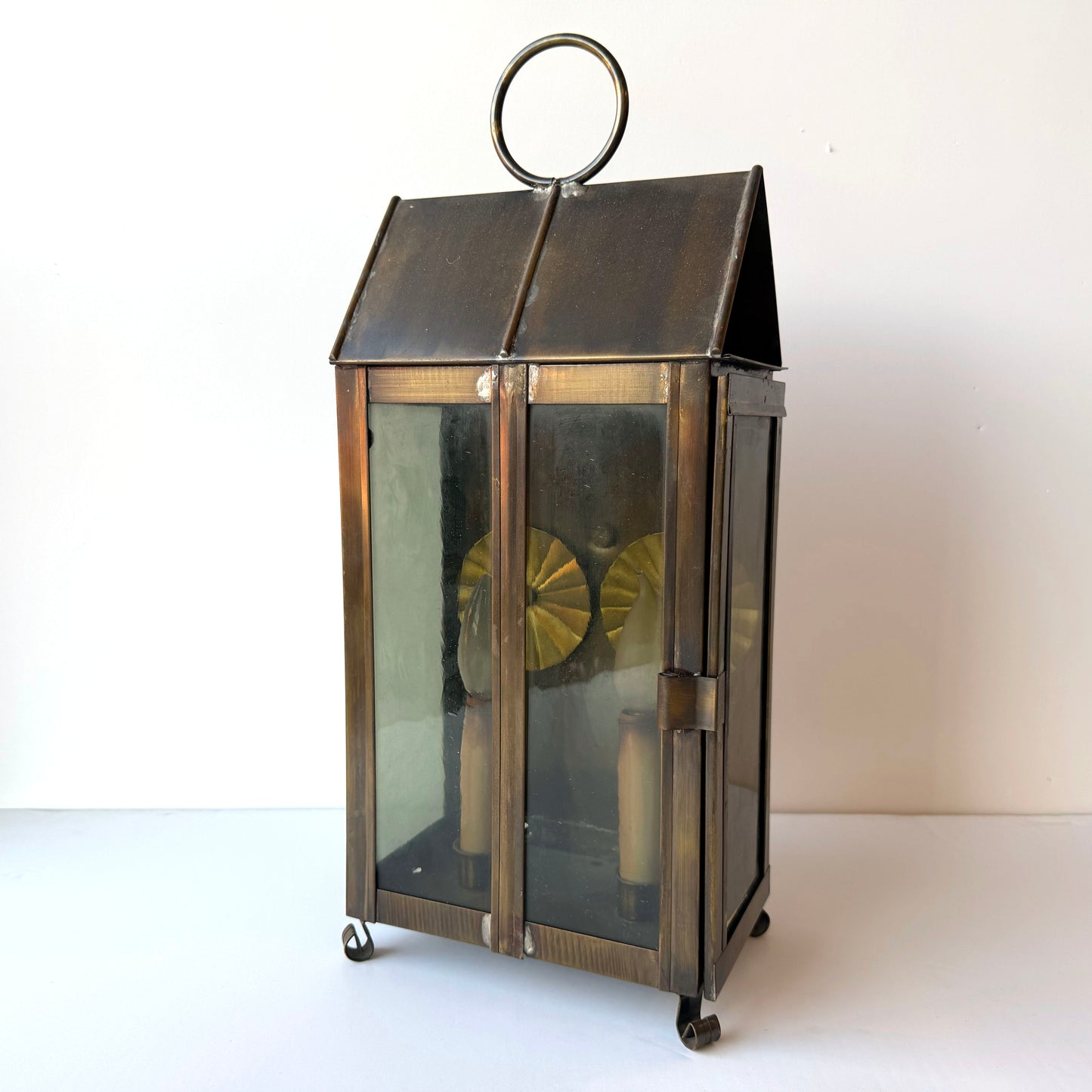 LI036 ELECTRIC BRASS AND GLASS LANTERN