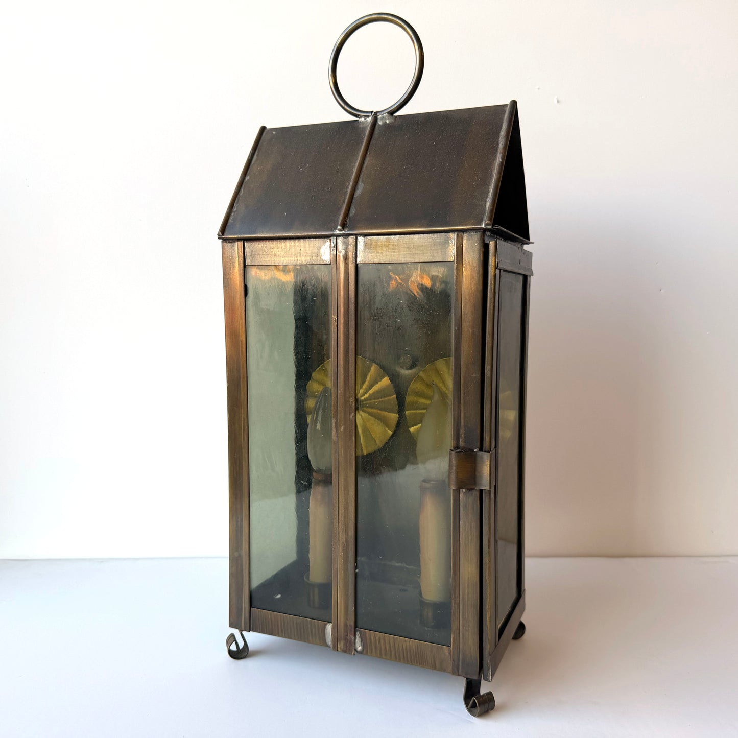LI036 ELECTRIC BRASS AND GLASS LANTERN