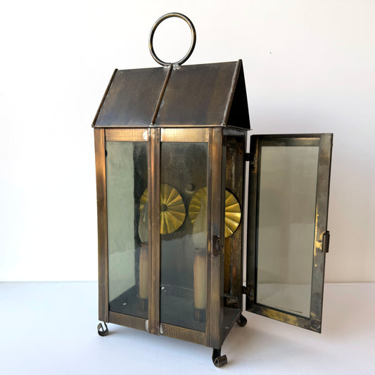 LI036 ELECTRIC BRASS AND GLASS LANTERN