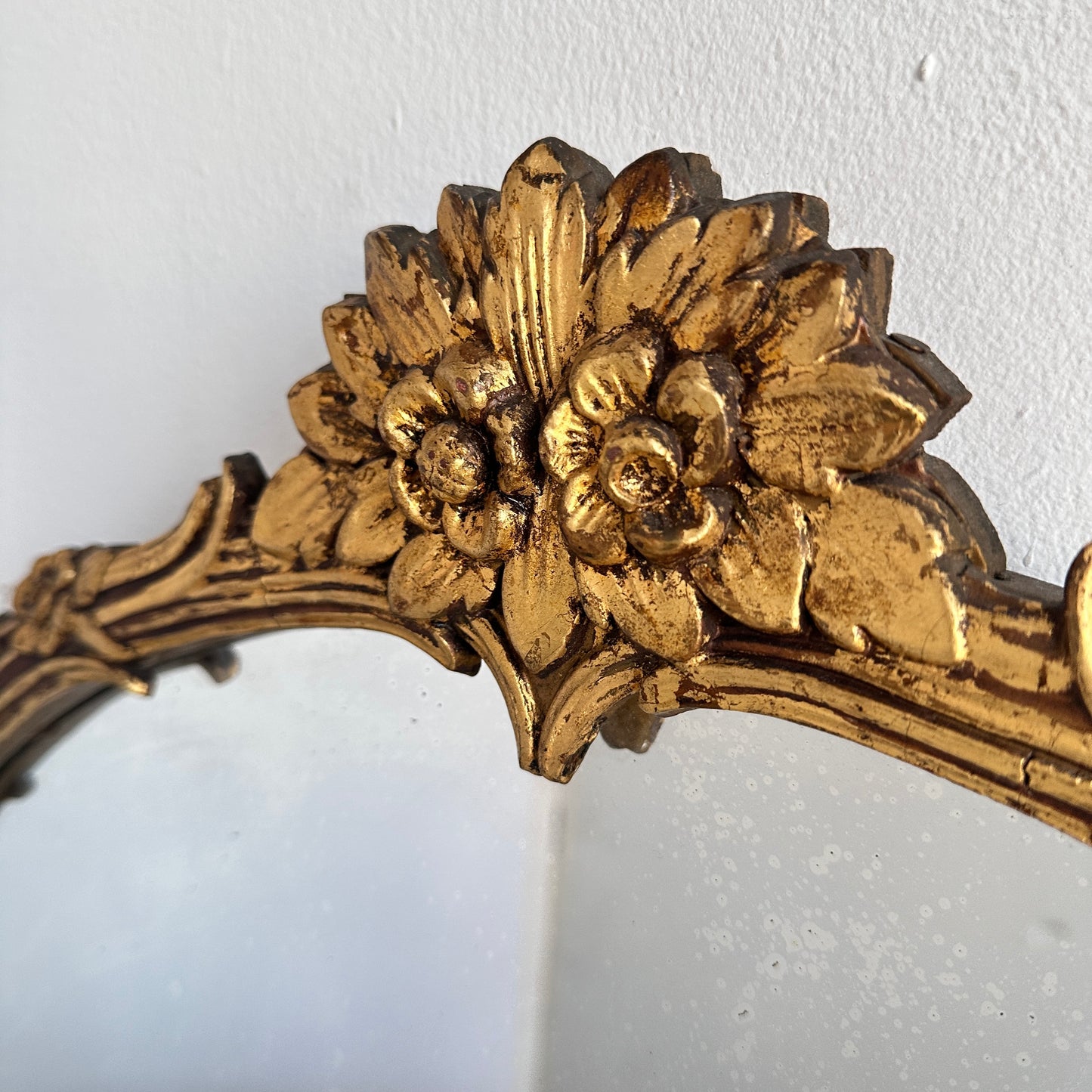 MR010 ORNATE ROUND GILT MIRROR