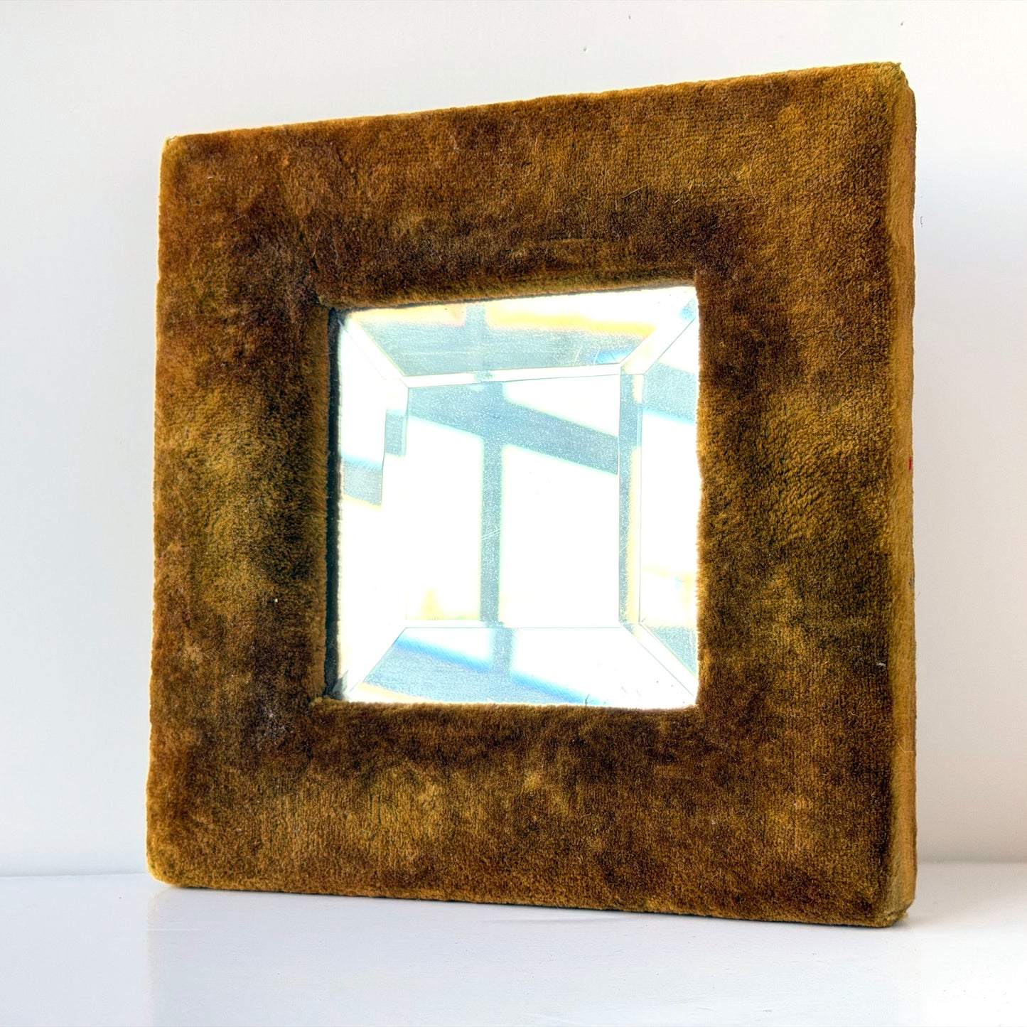 MR014 GOLDEN VELVET UPHOLSTERED BELVELED MIRROR
