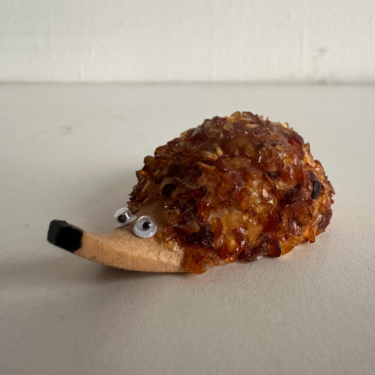 OB010 LITHUANIAN AMBER HEDGEHOG WITH GOOGLY EYES