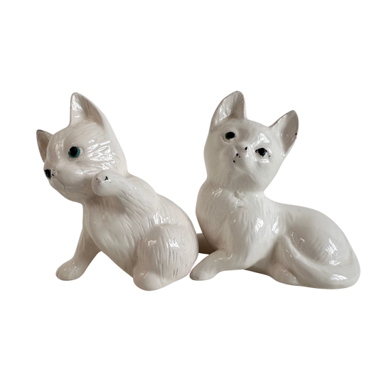 OB045 PAIR OF PORCELAIN KITTENS