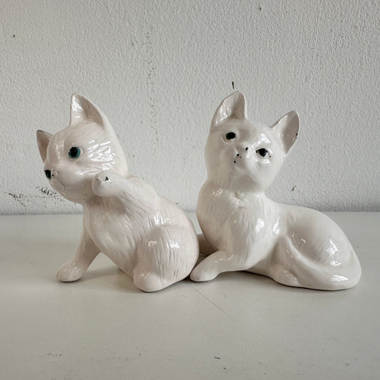 OB045 PAIR OF PORCELAIN KITTENS