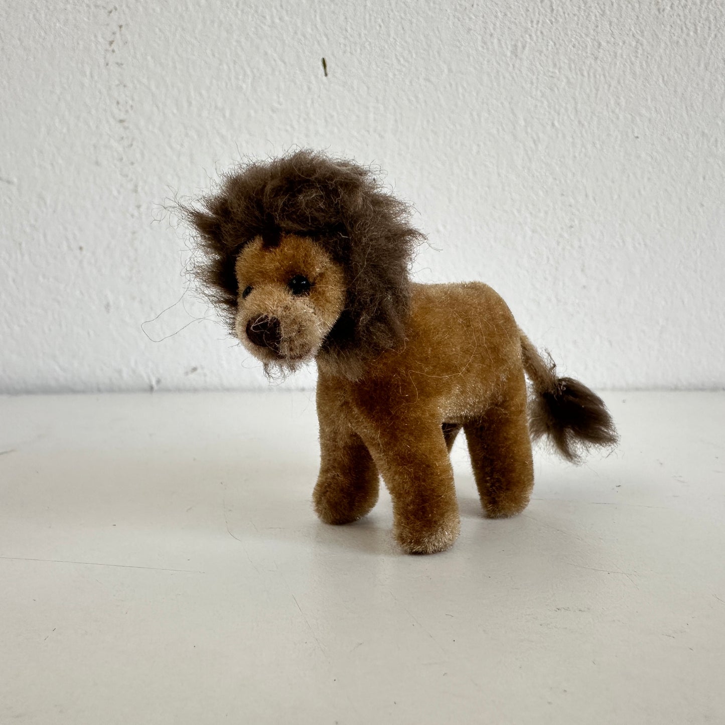OB050 TINY STUFFED LION