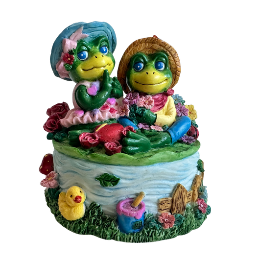 OB066 FROG PICNIC MUSIC BOX