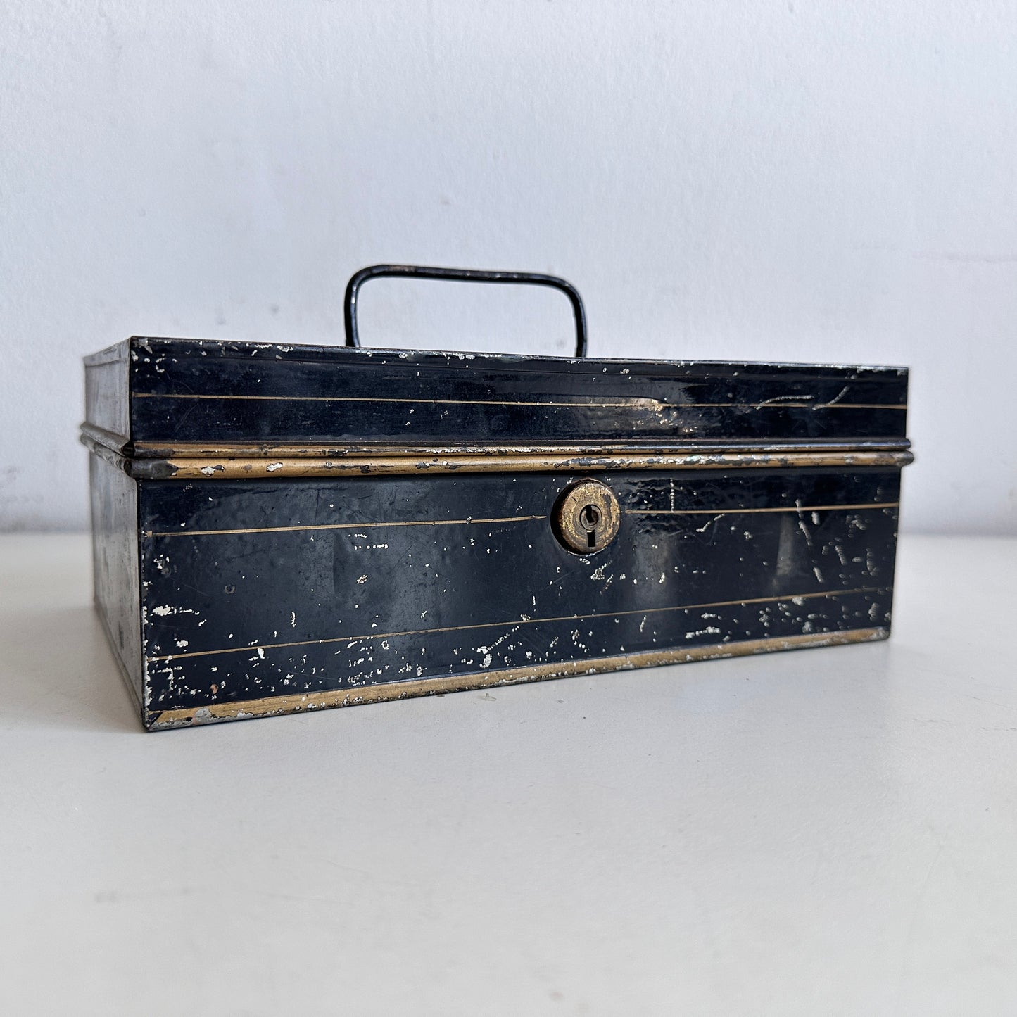 OB068 BLACK ANTIQUE CASH BOX