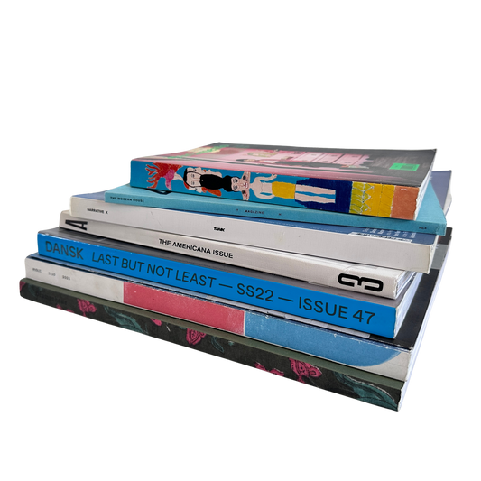 OB069 STACK OF ART AND FASHION MAGAZINES