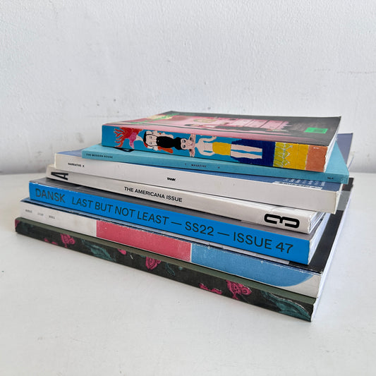 OB069 STACK OF ART AND FASHION MAGAZINES