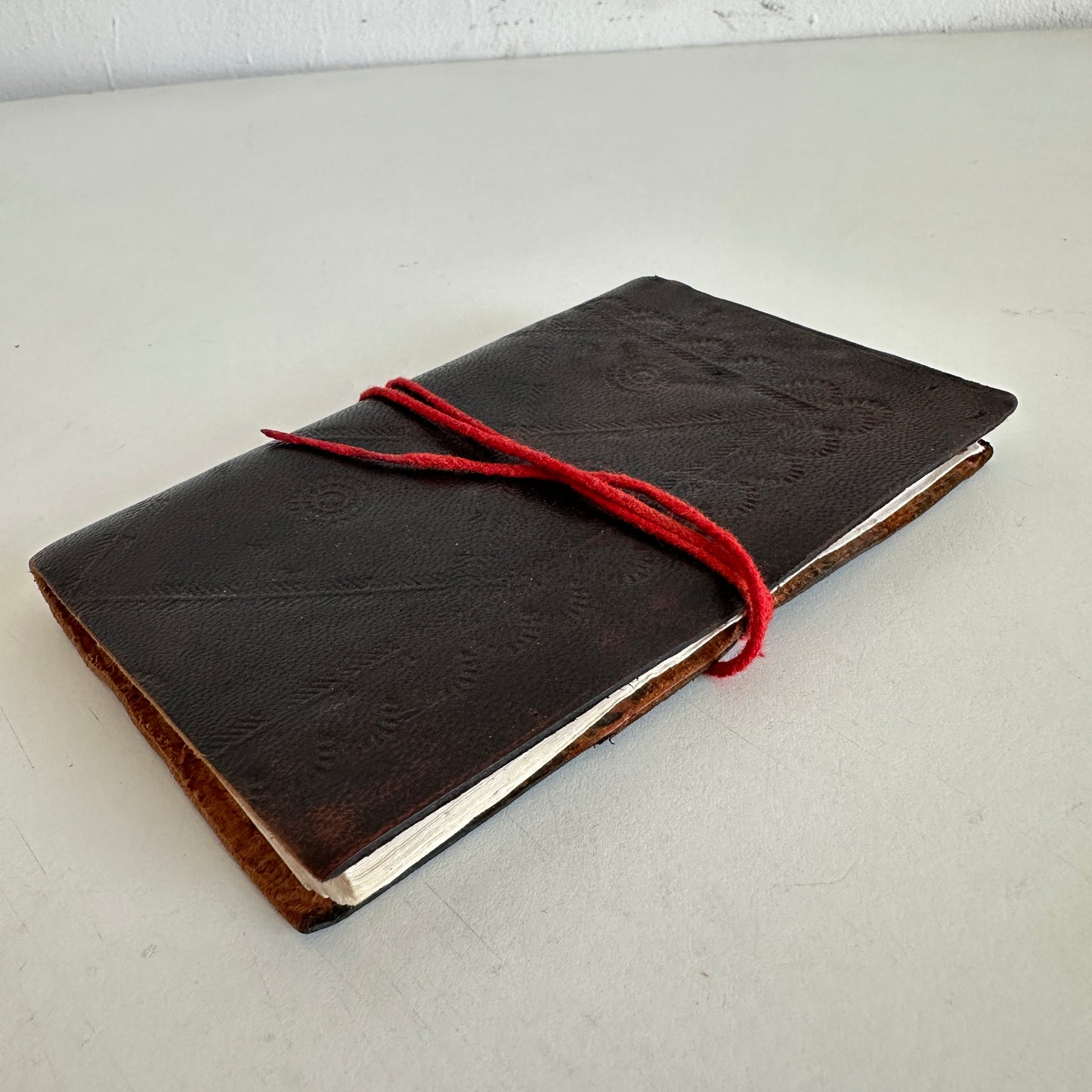 OB073 LEATHER BOUND JOURNAL