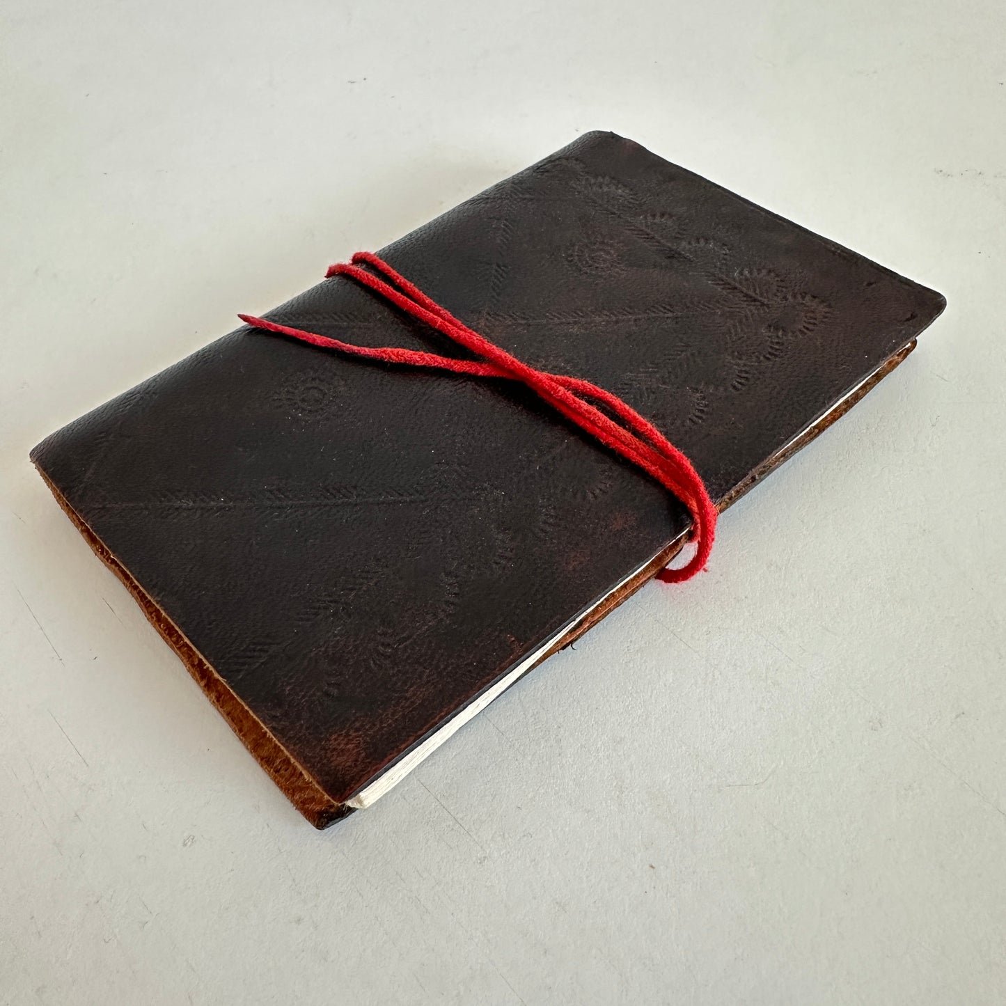 OB073 LEATHER BOUND JOURNAL