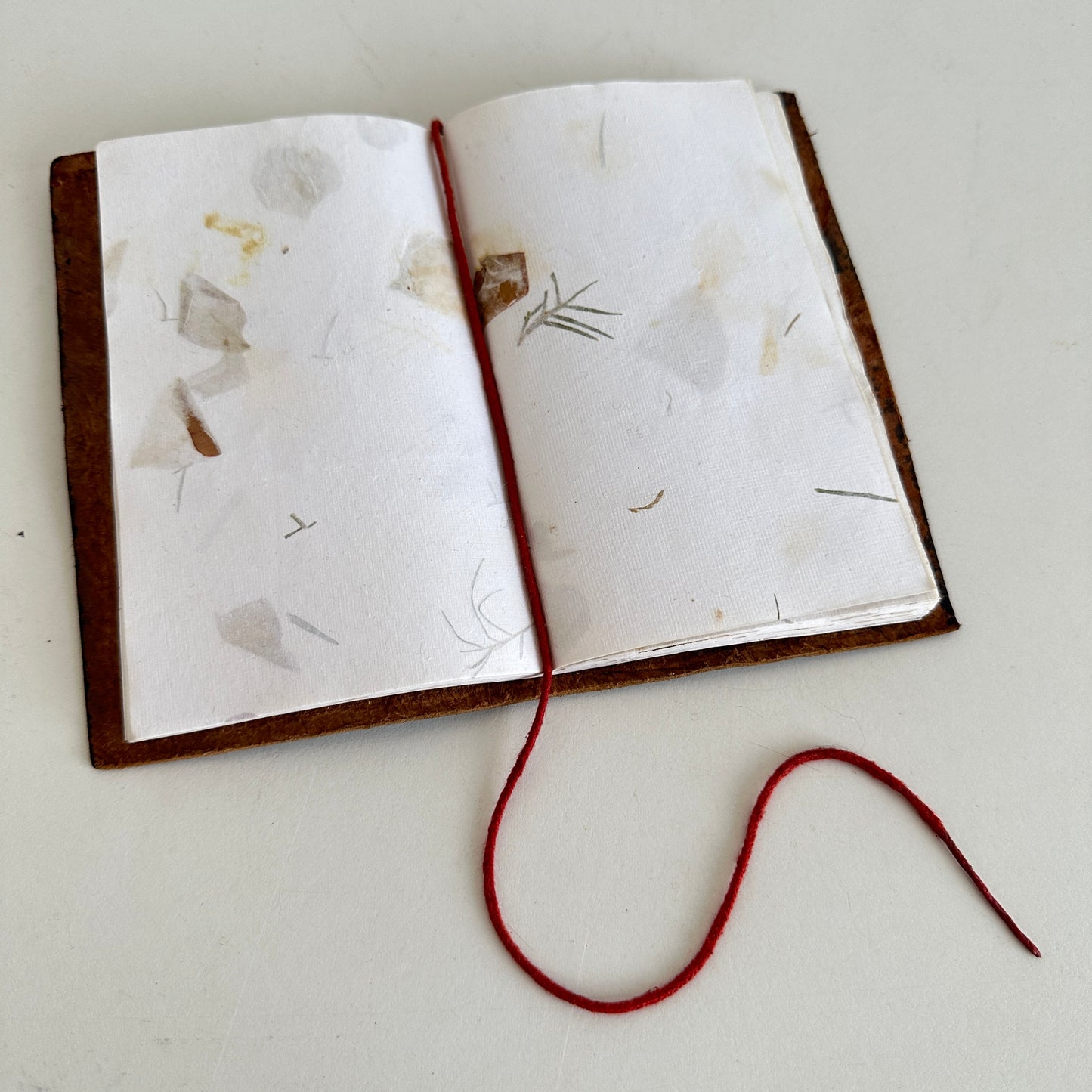 OB073 LEATHER BOUND JOURNAL