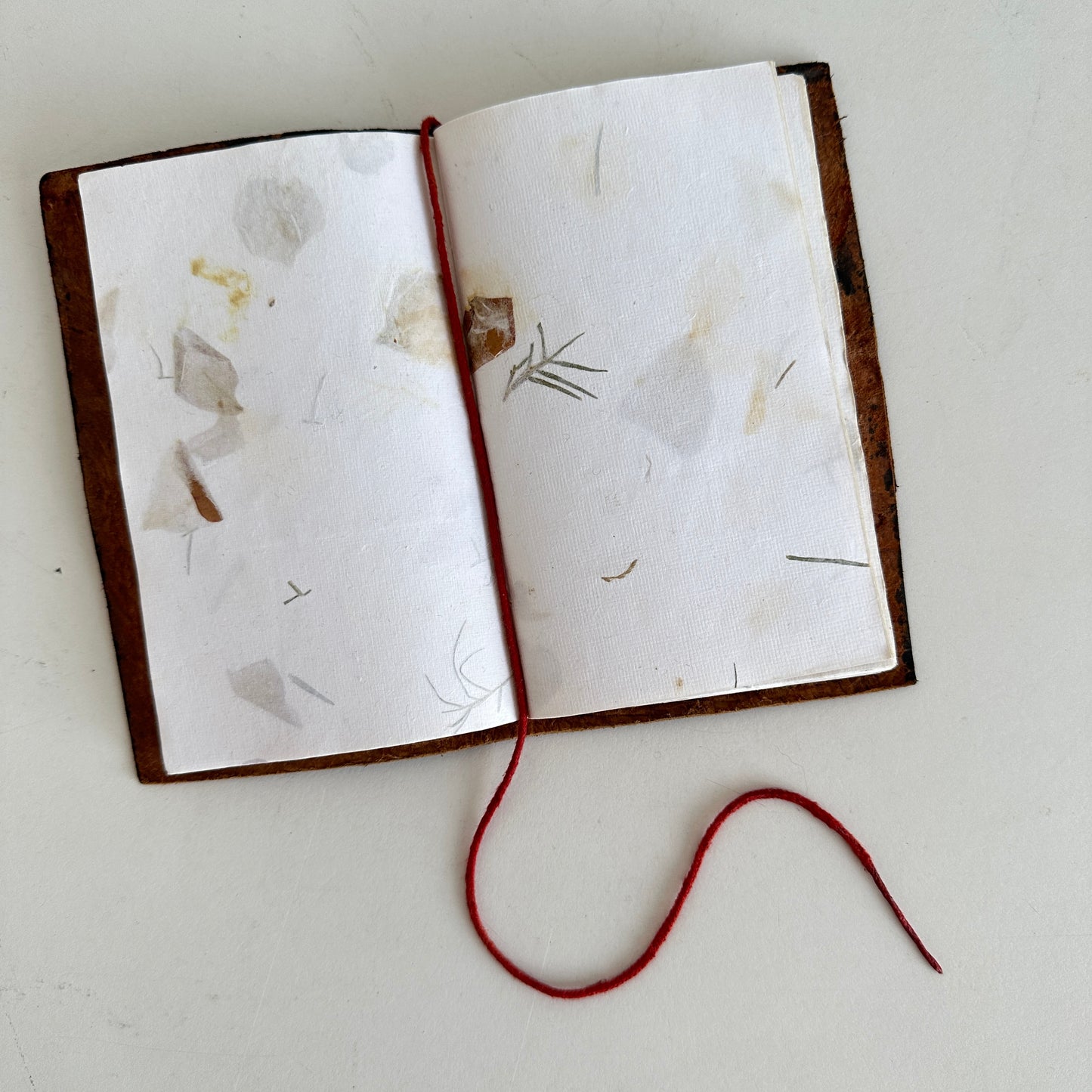 OB073 LEATHER BOUND JOURNAL