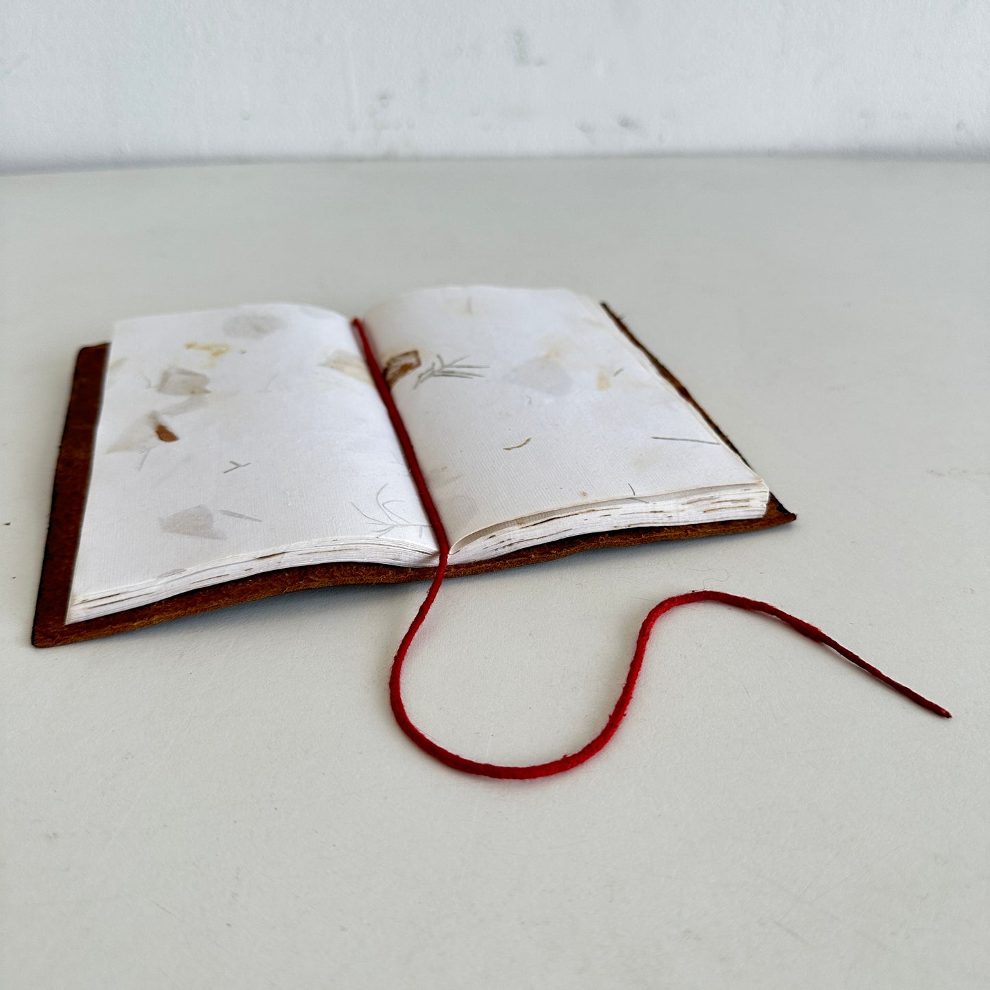 OB073 LEATHER BOUND JOURNAL