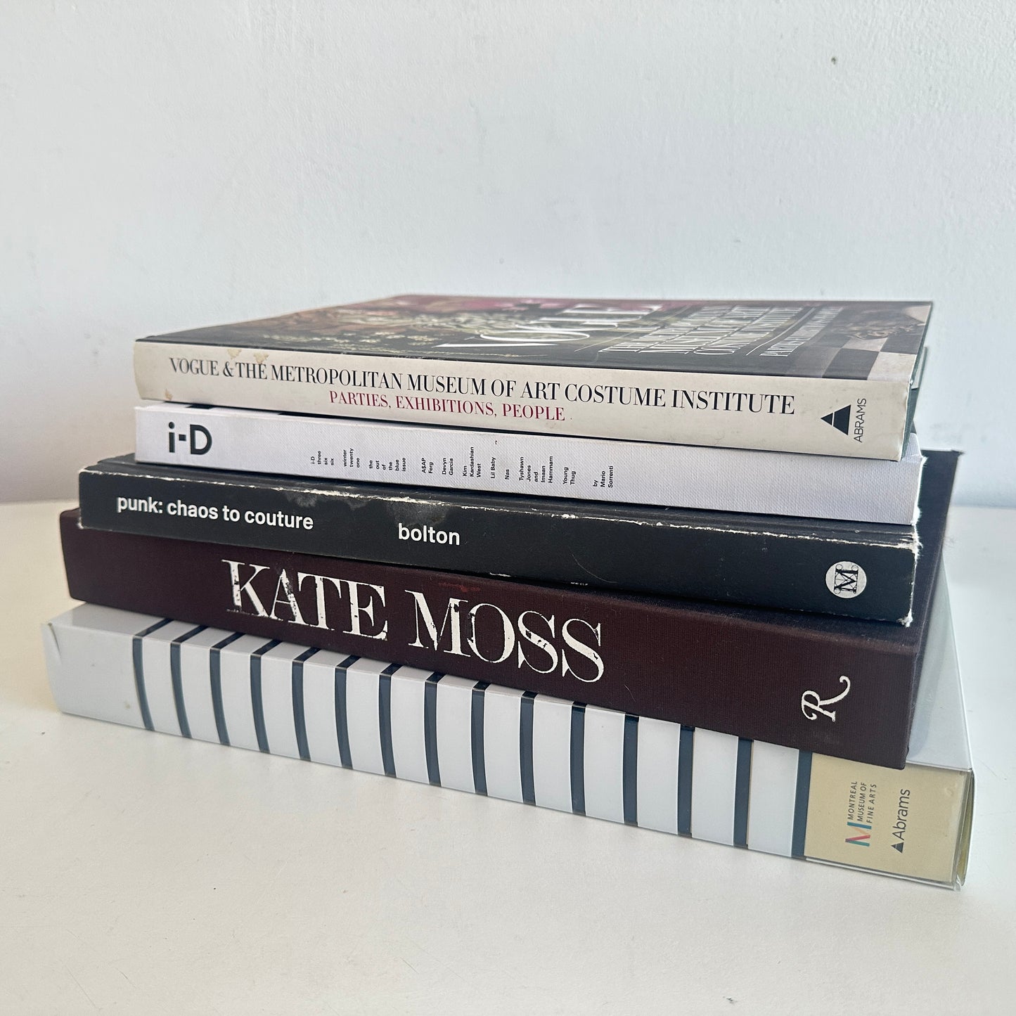OB075 6" STACK OF BOOKS ON FASHION
