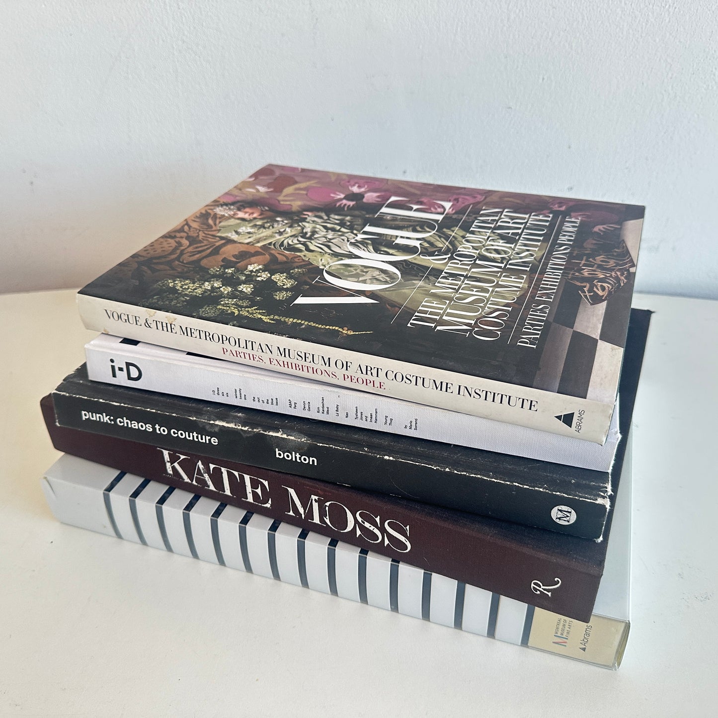 OB075 6" STACK OF BOOKS ON FASHION