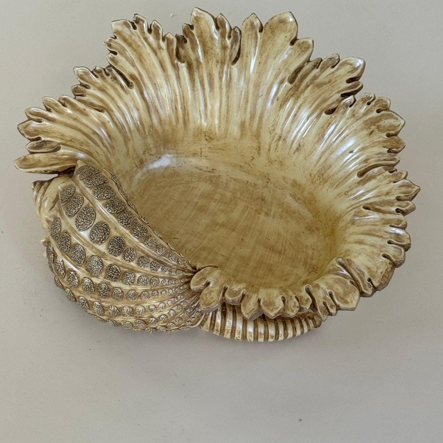 OB082 LARGE RESIN SHELL BOWL