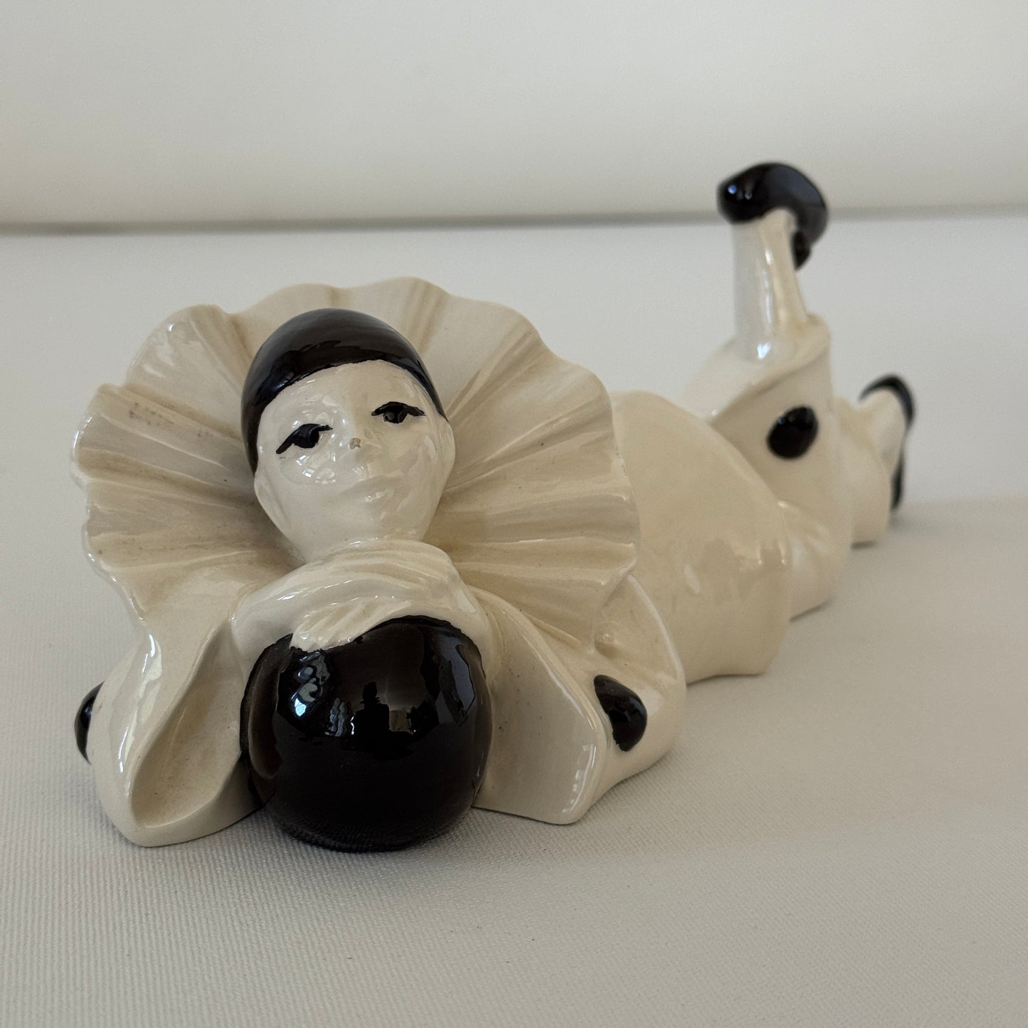 OB084 SET OF TWO BLACK & WHITE CLOWN FIGURES