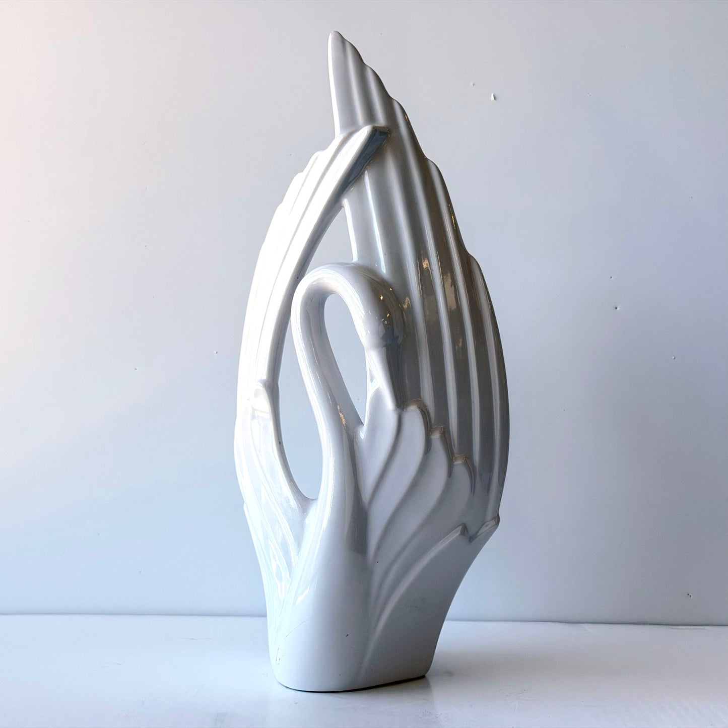 OB085 WHITE SWAN SCULPTURE