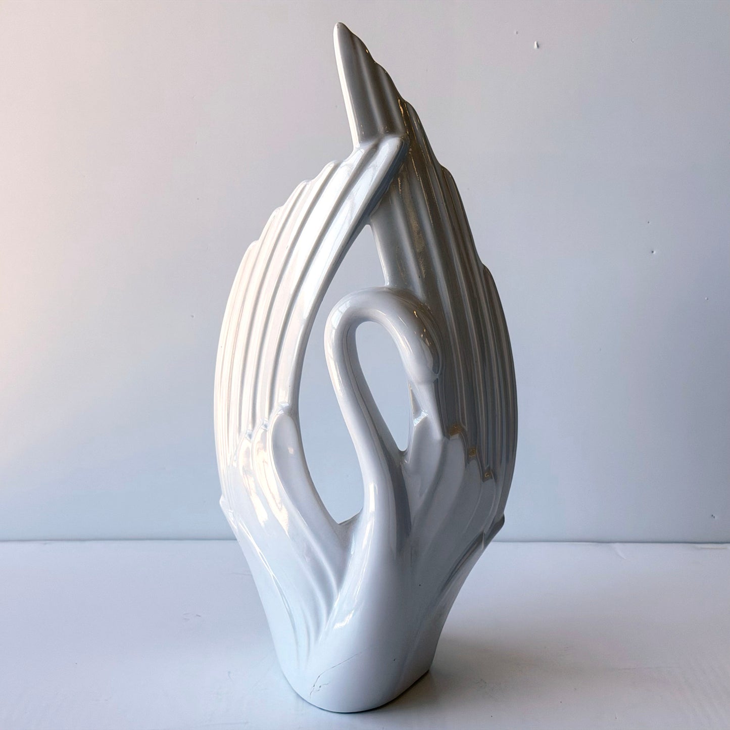 OB085 WHITE SWAN SCULPTURE