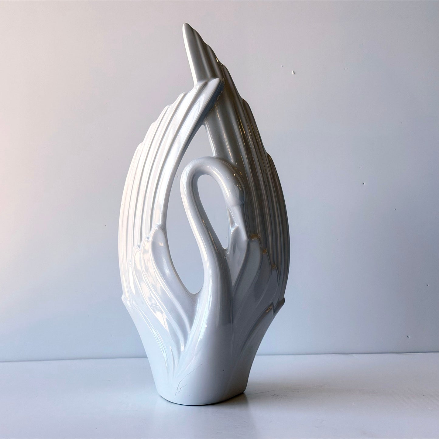 OB085 WHITE SWAN SCULPTURE