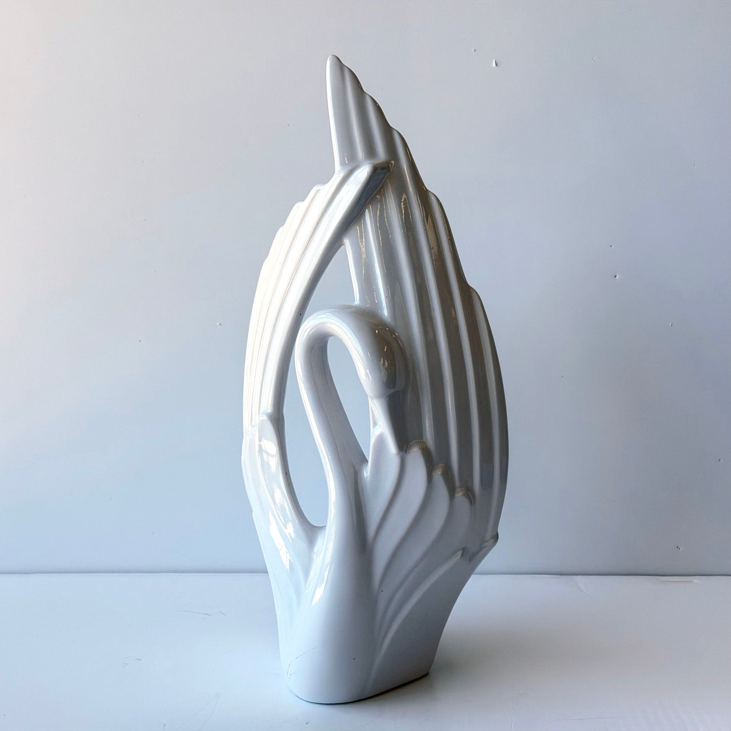 OB085 WHITE SWAN SCULPTURE